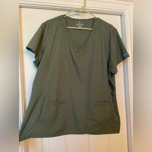 Med Couture Inisght Scrub Top in olive (Size XL)